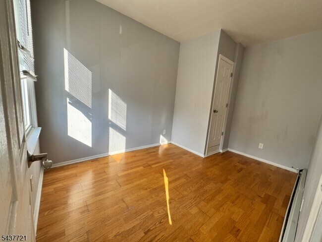 Photo - 114 W 17th St