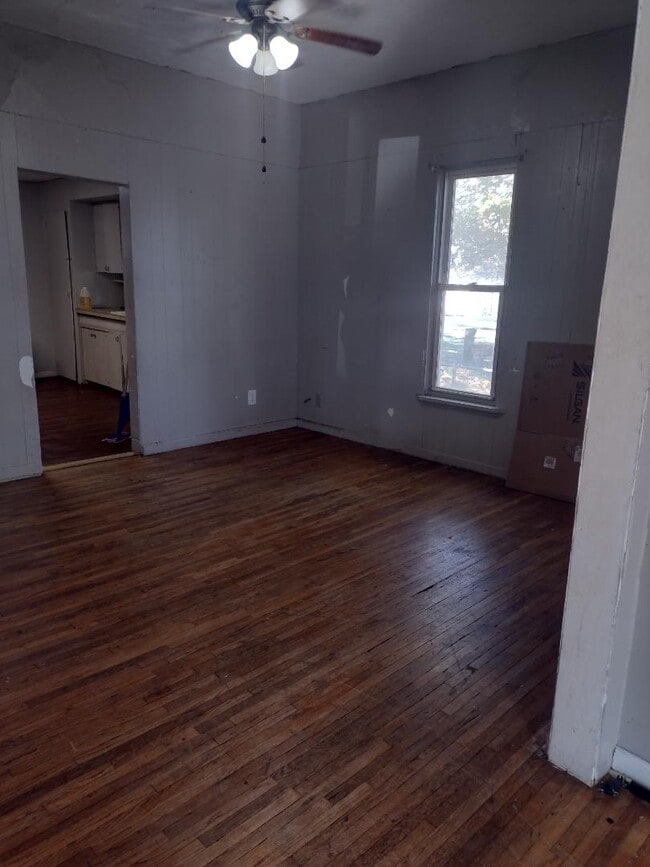 Photo - 310 E 7th Ave