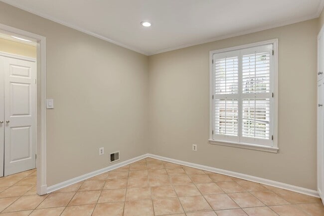 Photo - 2 Bed 2 Bath - Bethesda Condo - Large Outd...