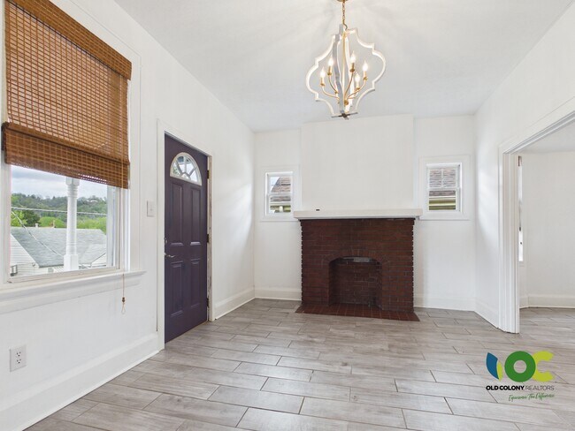 Living Room - 614 N Front St Unit 614