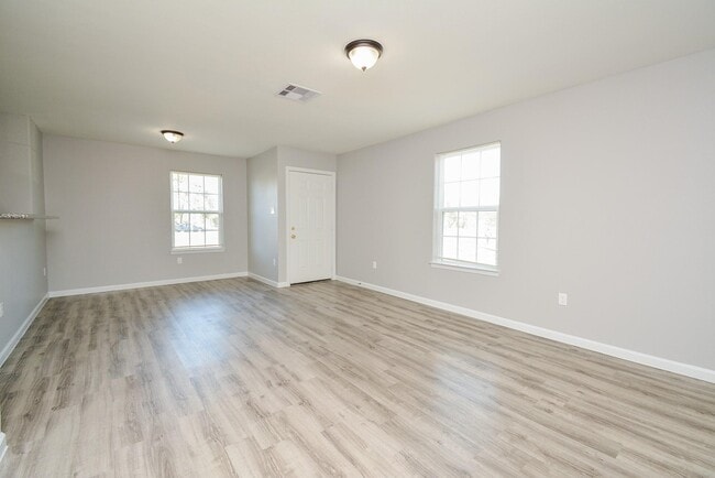 Photo - 7611 Dyer St