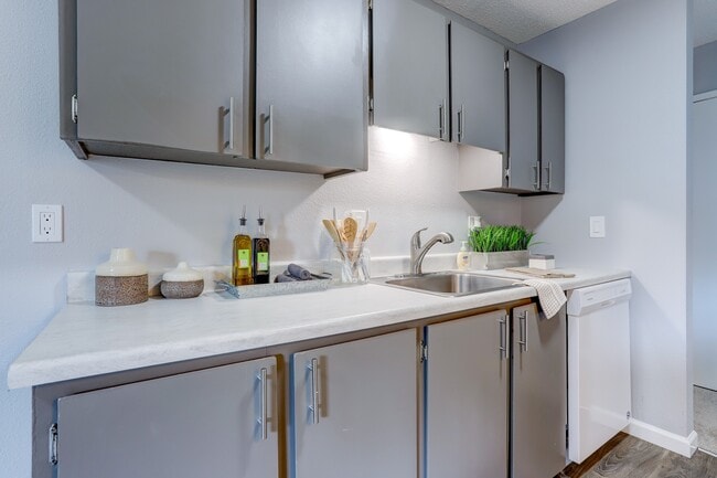 Photo - Meadow Park East Apartments-541-995V