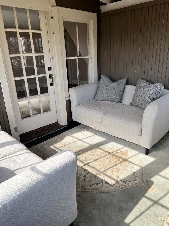 Sunporch - 136 E 9th St Unit #36
