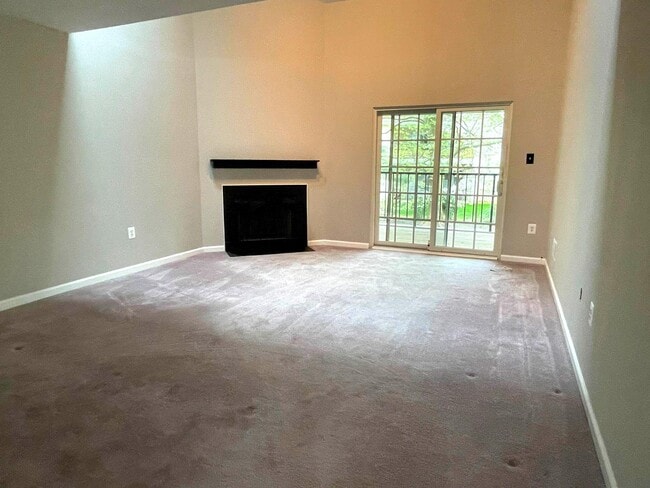 Photo - 218 Valley Stream Ln