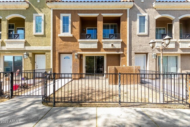 Building Photo - 2450 W Glenrosa Ave Rental