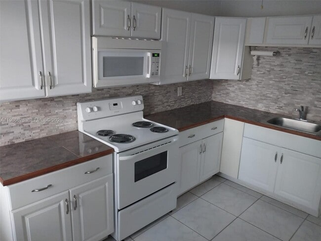 Photo - 1050 Atlantic Shores Blvd Unidad 106