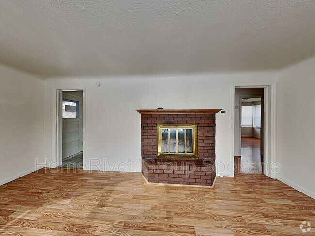 Building Photo - 5311 N Elm St Rental