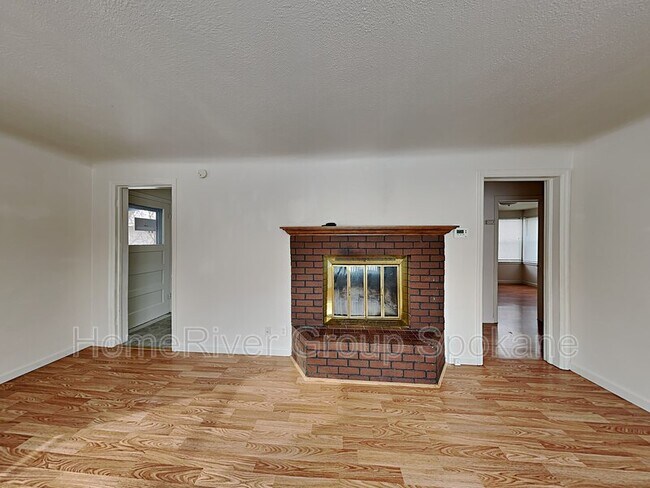 Building Photo - 5311 N Elm St Rental