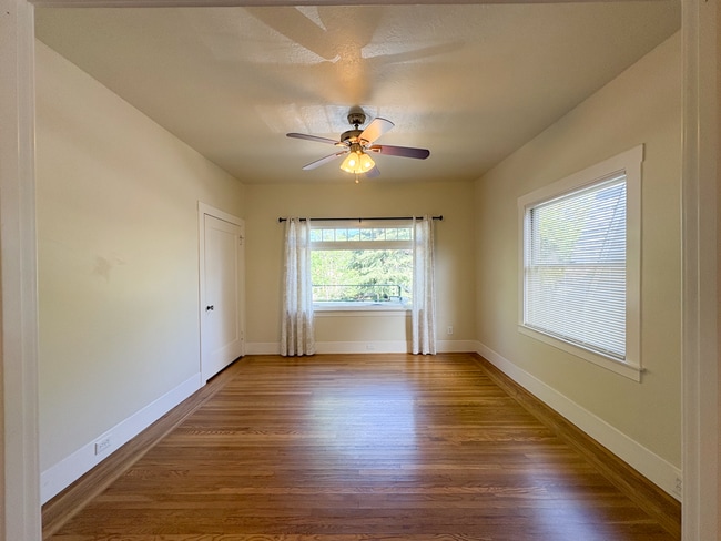 Living Room - 2522 Capitol Ave Unit 2