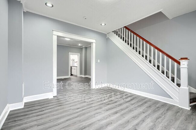 Photo - 3028 Kenyon Ave