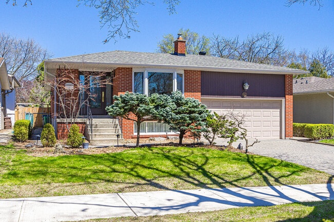 Photo - 942 Fletcher Valley Crescent