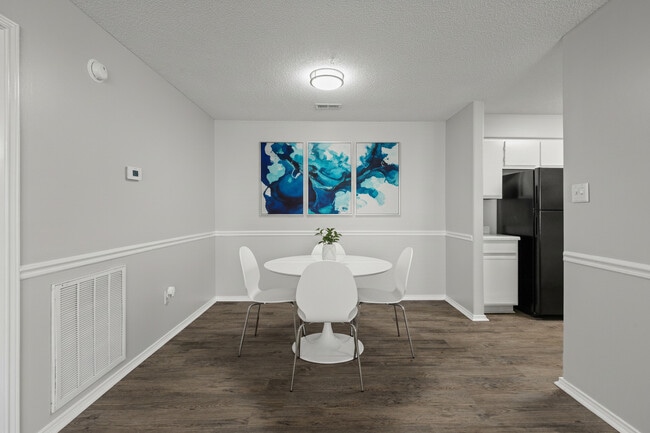 Photo - Courtney Square