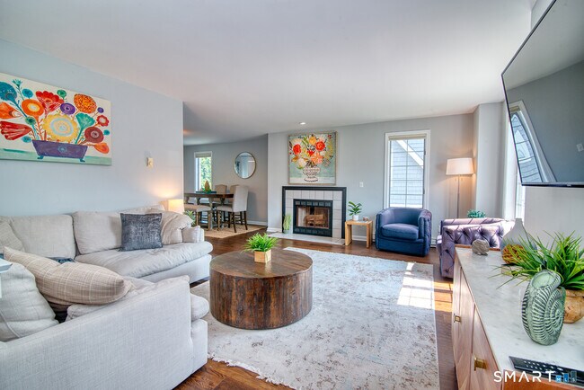 Photo - 12 Middlefield St
