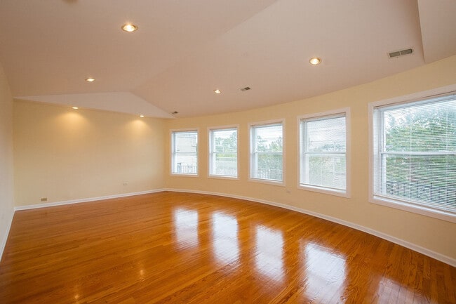 Photo - 7554 N Claremont Ave Unit 2