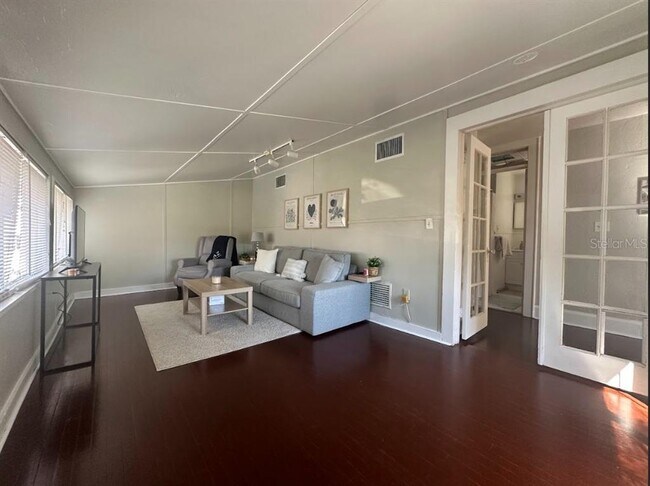 Photo - 924 SW 5th Ave