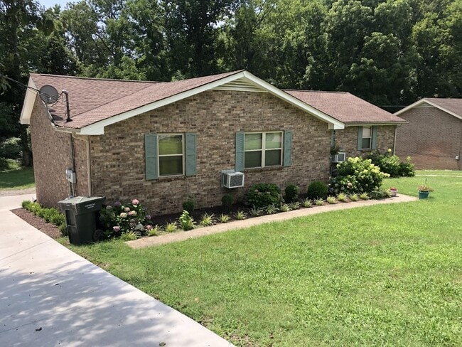 Building Photo - 694 Frankfort Dr Rental