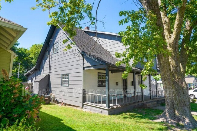 Photo - 2622 E 8th St