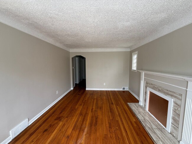 Photo - Freshly Renovated 3-Bedroom Home – Quality...