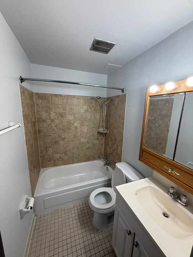 Photo - 2605 N Frederick Ave Unit 202