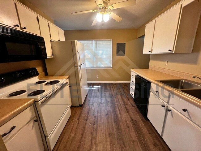 Photo - 2800 SE Michigan Ave