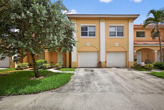 Building Photo - 513 Talia Cir