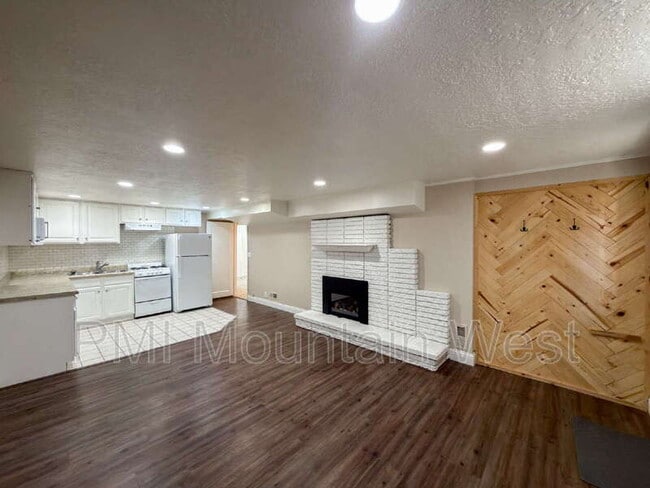 Building Photo - 282 E 650 N