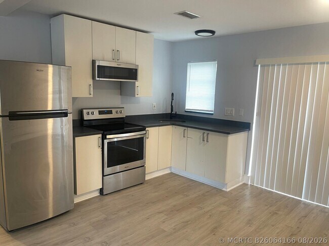 Building Photo - 780 NE 46th Ct Unit 2