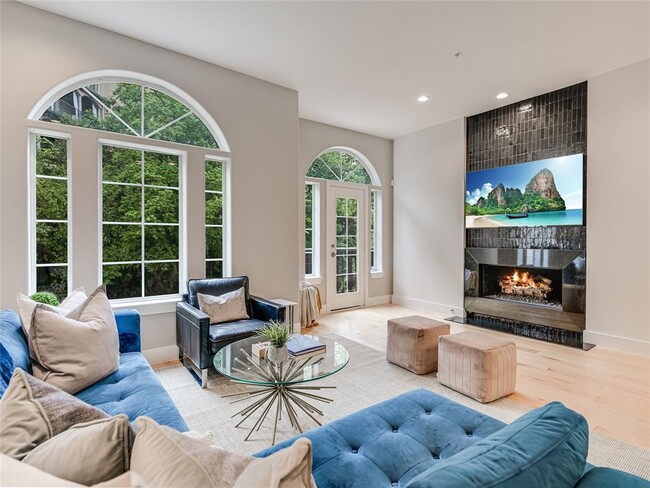 Building Photo - 1529 Barton Springs Rd Unit 13