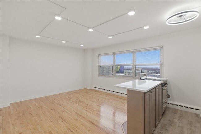 5630 N Sheridan Rd Unit S1106