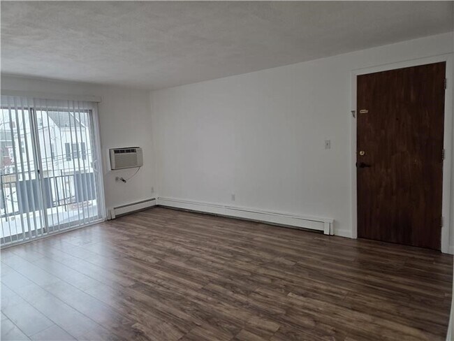 Photo - 172 Summer St Unidad 15