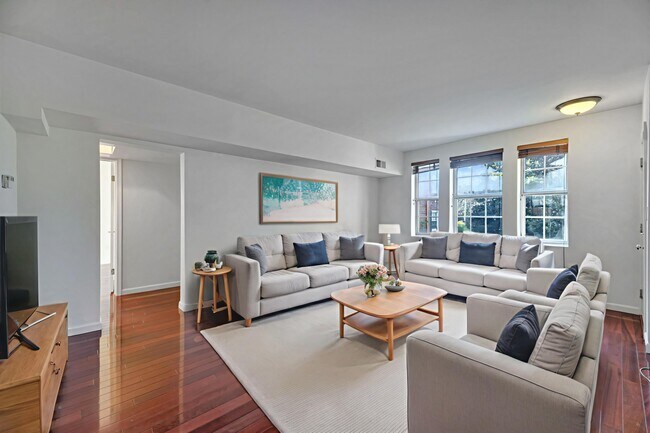 Photo - 1725 Queens Ln Unit 1-109