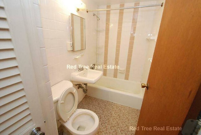 Photo - 70 S Huntington Ave Unidad 4