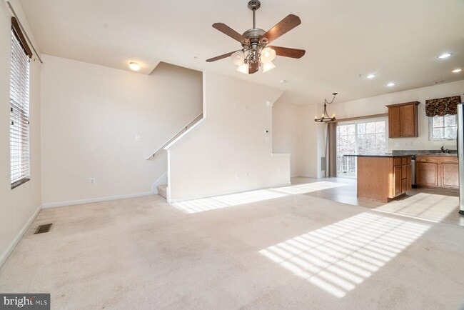 Photo - 1169 Coulbourn Cor