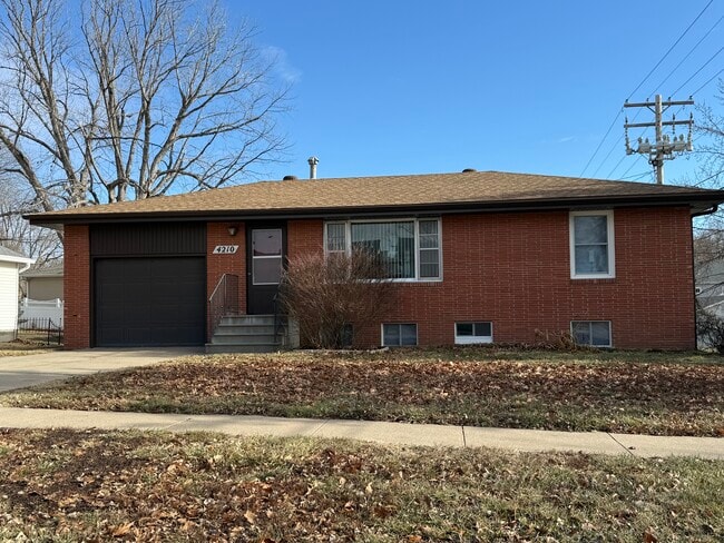 Photo - 4210 S 49th St