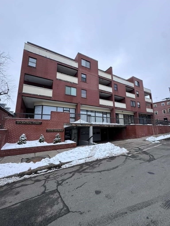 Building Photo - 20 Central St Unit 215