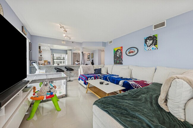 Photo - 896 N Federal Hwy Unidad 124