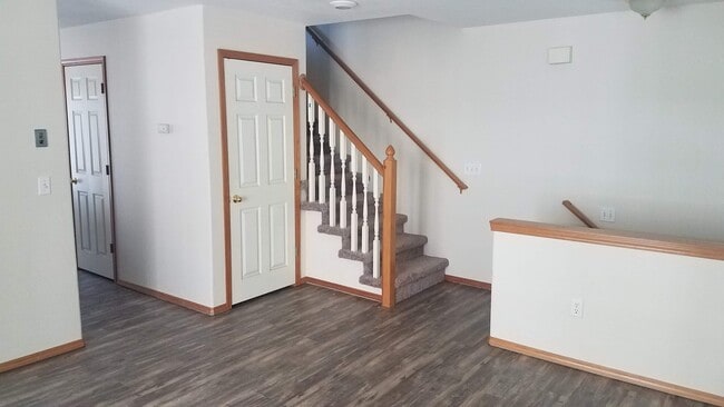 livingroom - 13015 NE Prescott Dr