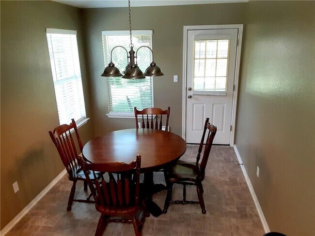 Photo - 317 McCarthur Dr