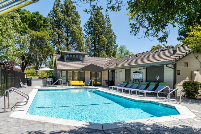 Piscina - Chardonnay Gardens