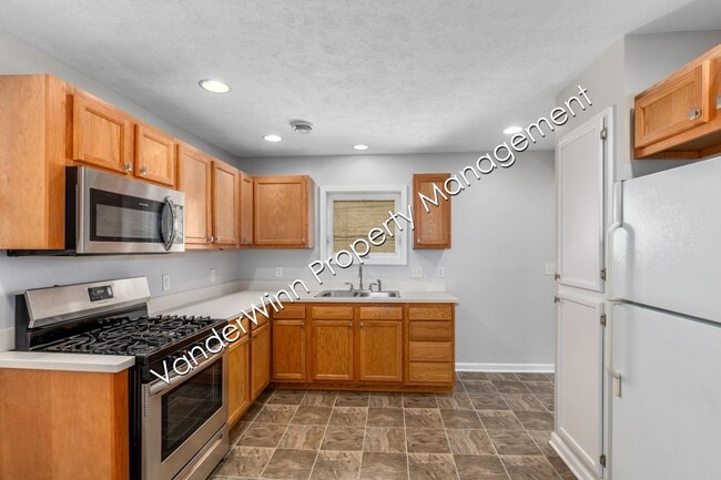 Building Photo - 1308 Leonard St NW Rental