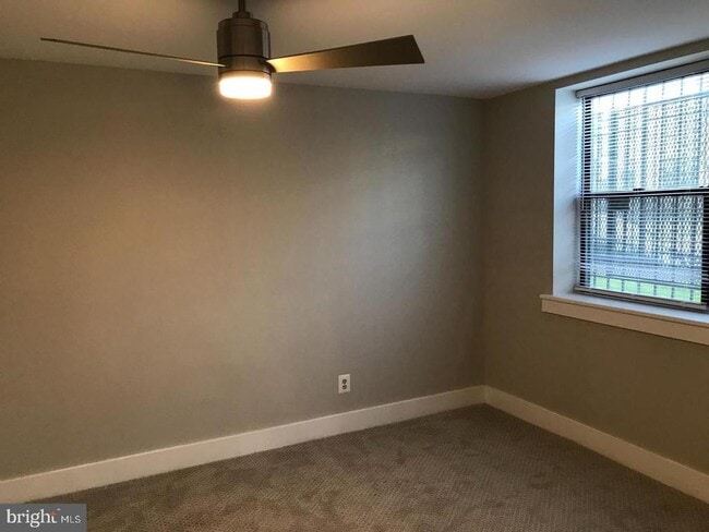 Photo - 212 Oakwood St SE Unit B2