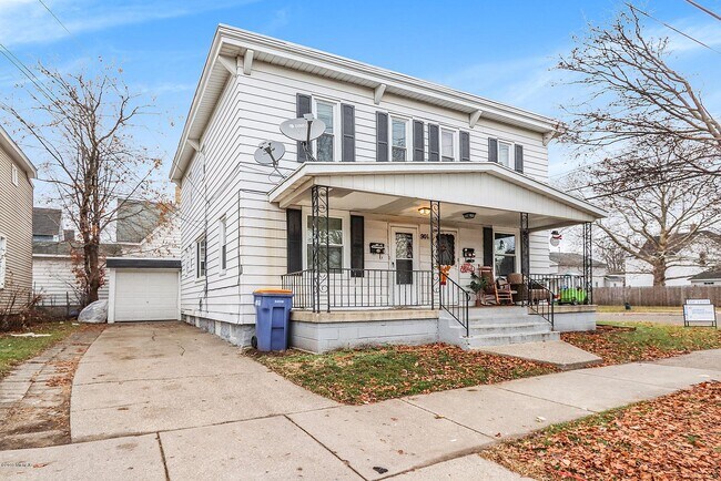 Photo - 901 Nagold st nw