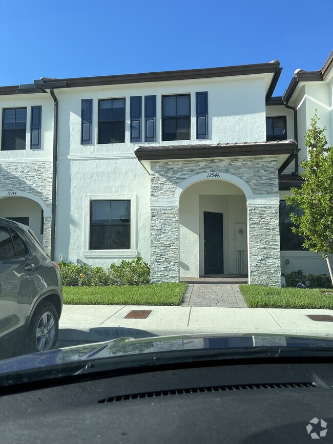 Building Photo - 12946 SW 232nd Ter Rental