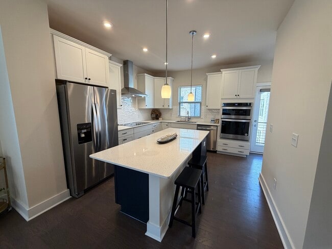 16034 Roscoe Ln