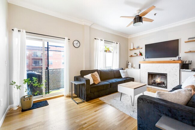Building Photo - 1110 Clinton St Unit 22 Rental