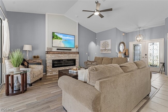 Building Photo - 4002 Oasis Blvd