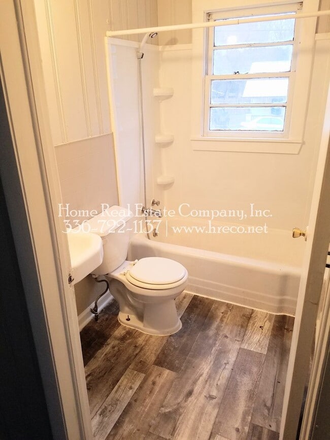 Photo - 2416 Machine St