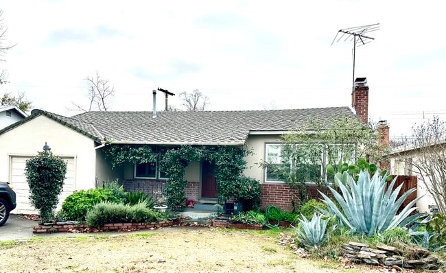 Porche delantero con vista al parque Tahoe - 5966 11th Ave