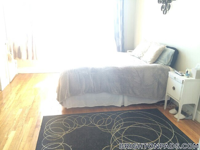 1637 Commonwealth Ave Unit 14
