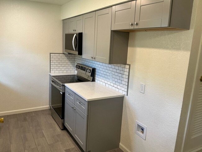 Photo - 4/2 with Premium Finishes & Great Backyard